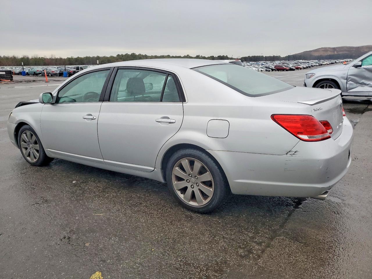 2006 TOYOTA AVALON photo 3