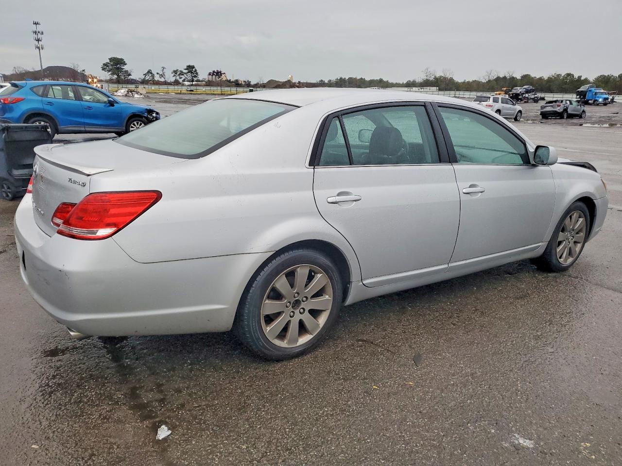 2006 TOYOTA AVALON photo 5