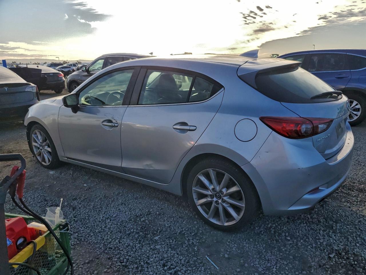 2017 MAZDA 3 GRAND TOURING photo 2