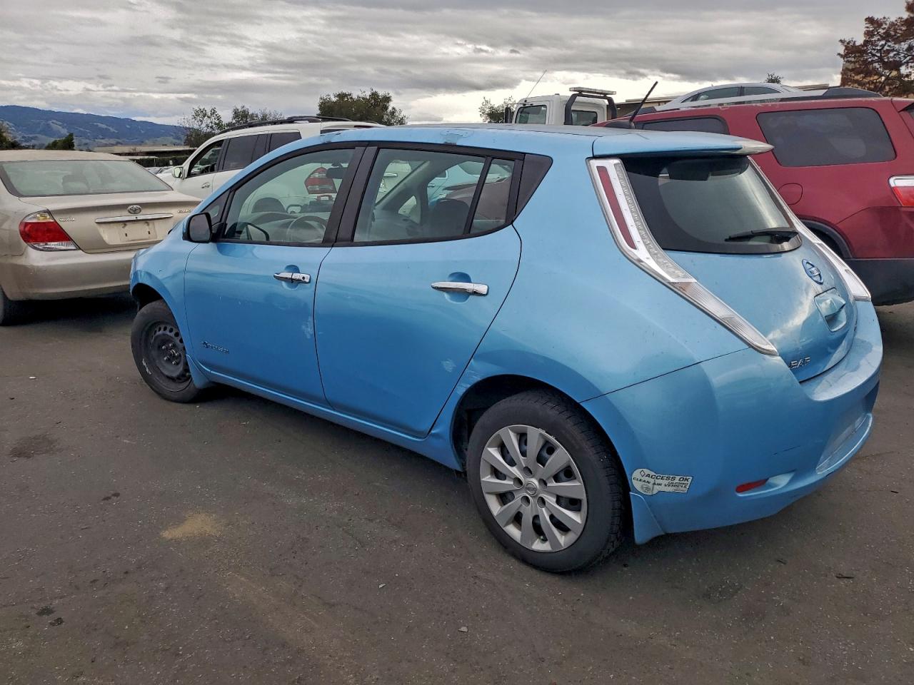 2015 NISSAN LEAF S photo 2