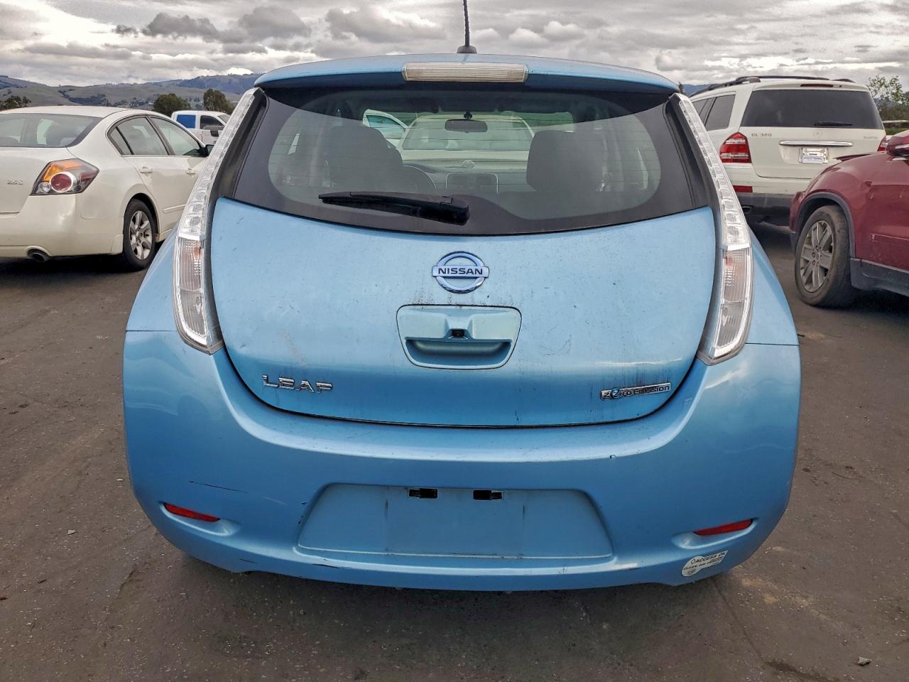 2015 NISSAN LEAF S photo 6