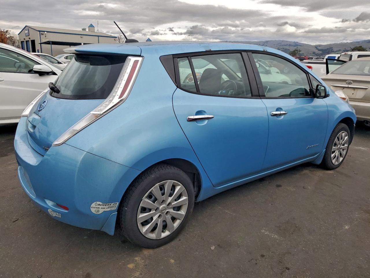 2015 NISSAN LEAF S photo 3