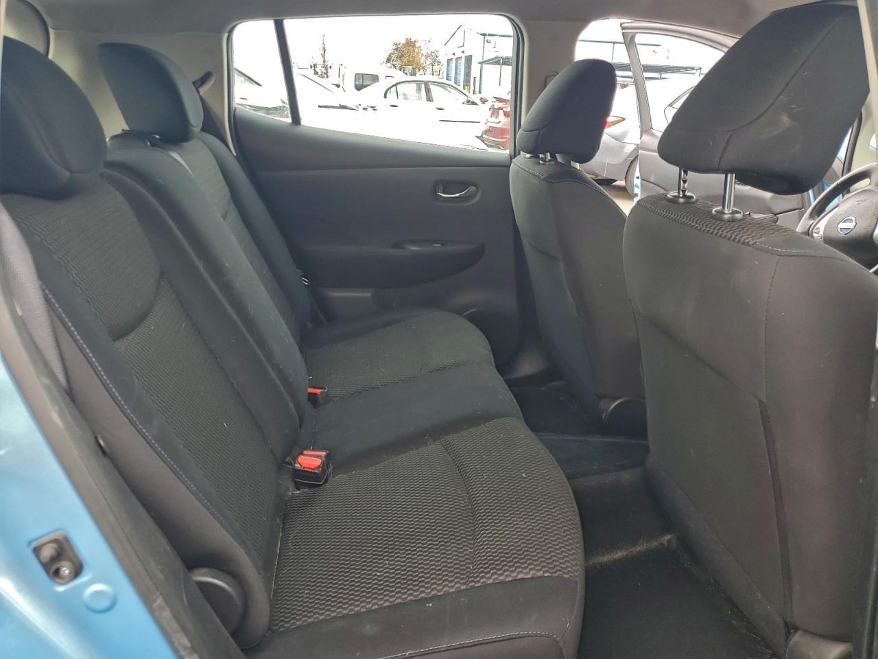 2015 NISSAN LEAF S photo 10