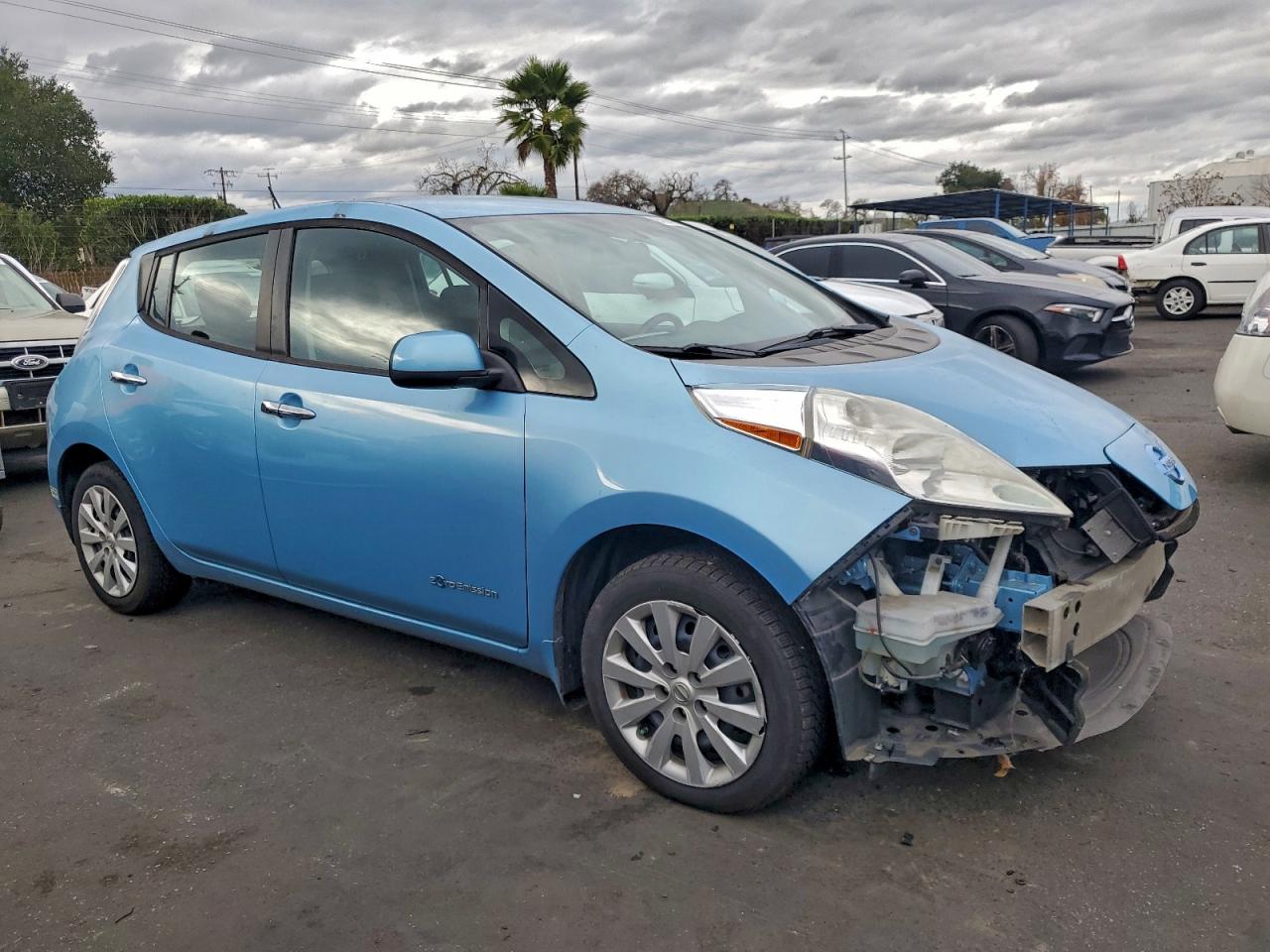2015 NISSAN LEAF S photo 4