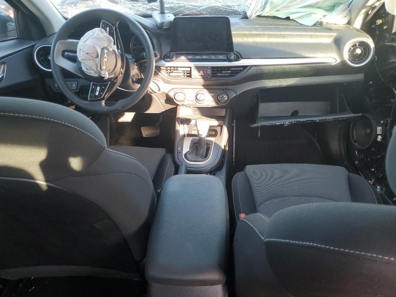 2023 KIA FORTE LX photo 8