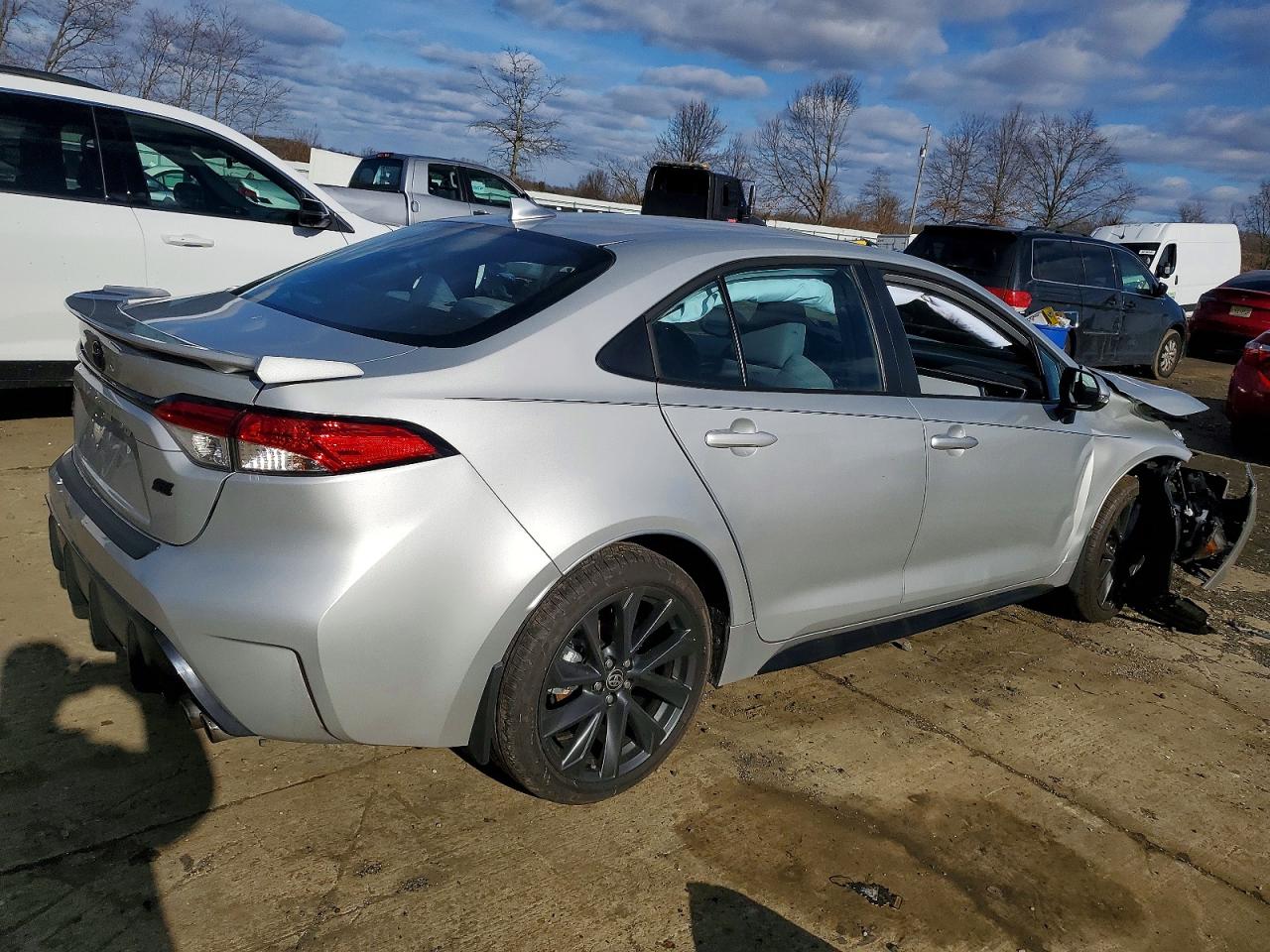 2025 TOYOTA COROLLA SE photo 3
