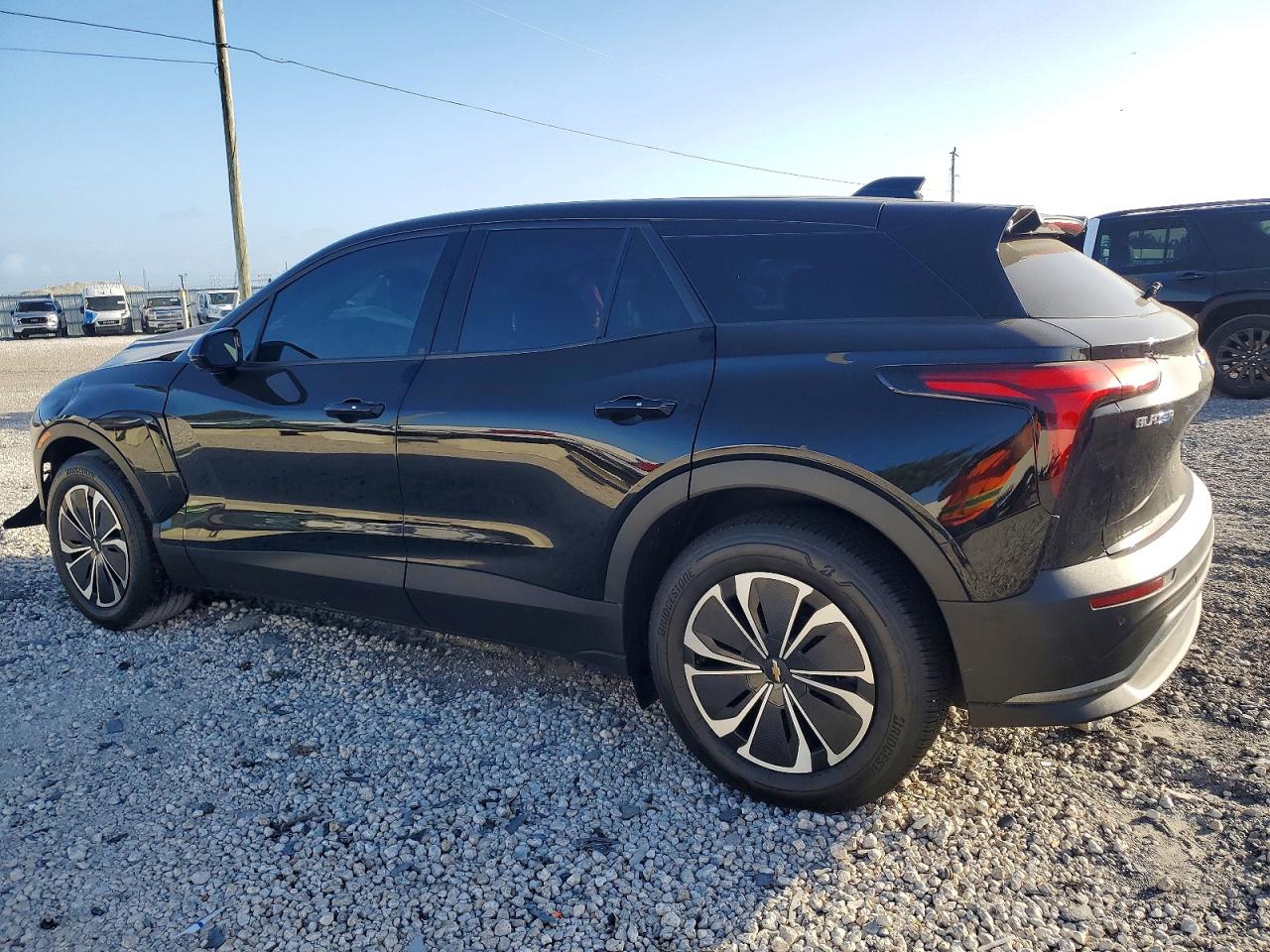 2025 CHEVROLET BLAZER LT photo 2