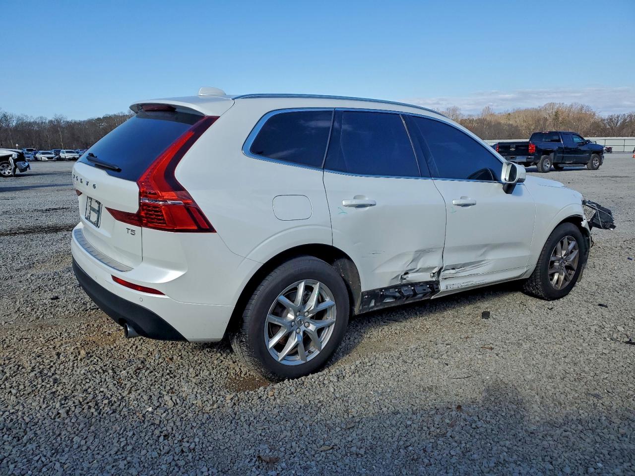 2021 VOLVO XC60 T5 MOMENTUM photo 3