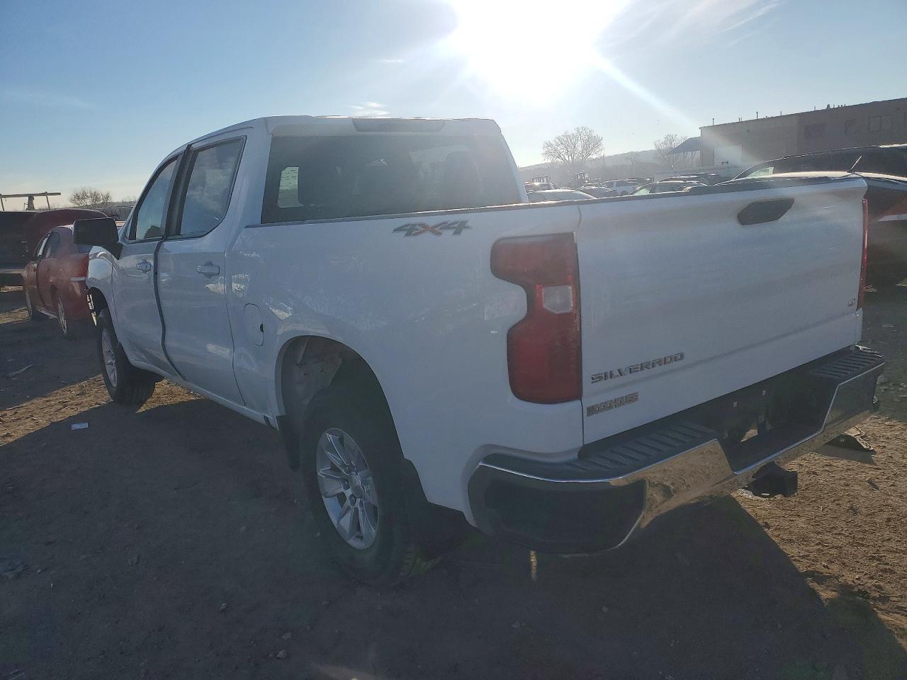 2020 CHEVROLET SILVERADO K1500 LT photo 2