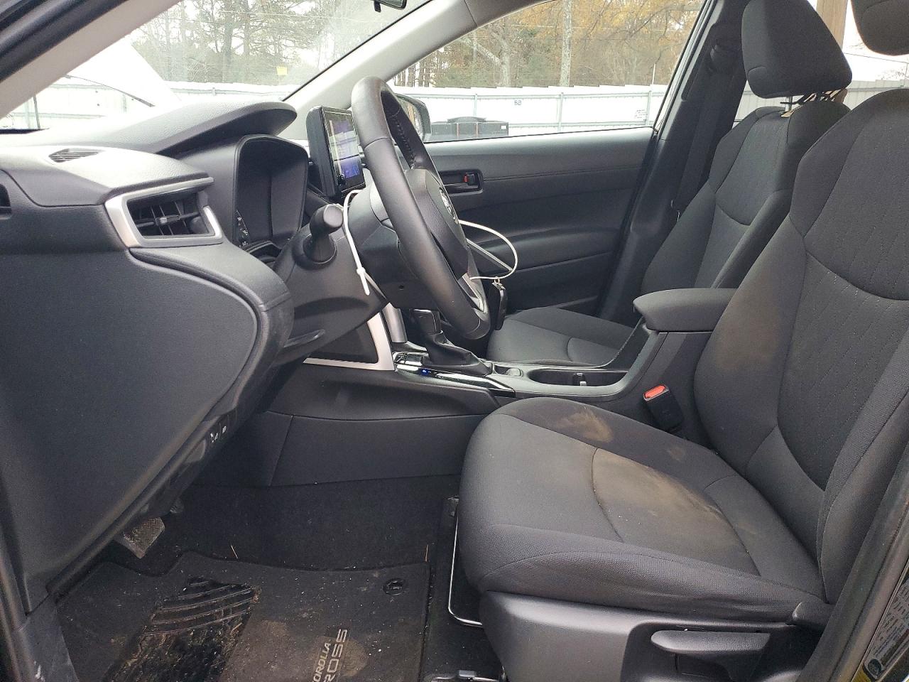 2023 TOYOTA COROLLA CROSS LE photo 7