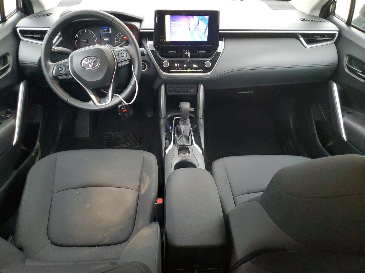 2023 TOYOTA COROLLA CROSS LE photo 8