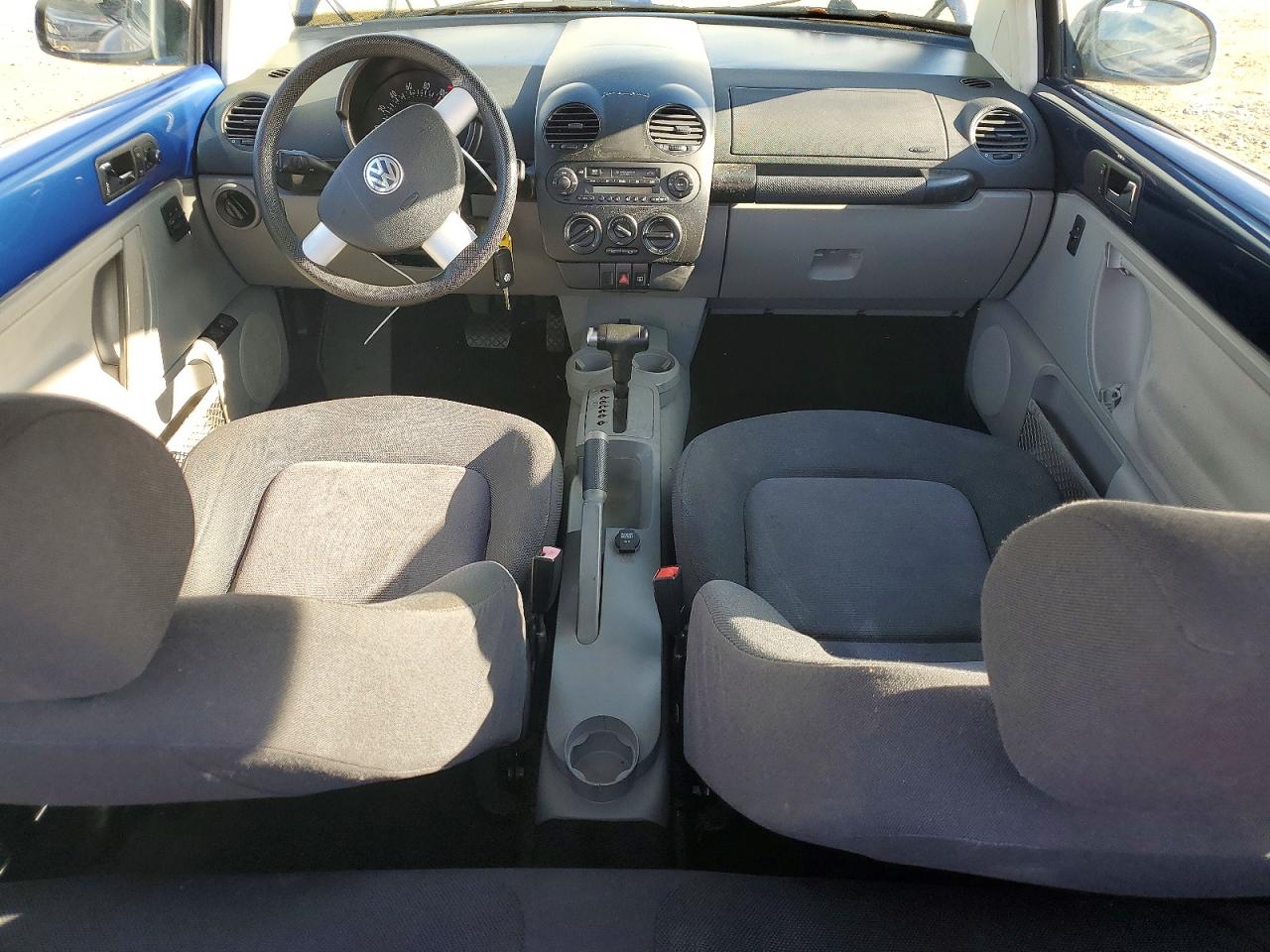 2004 VOLKSWAGEN NEW BEETLE GL photo 8