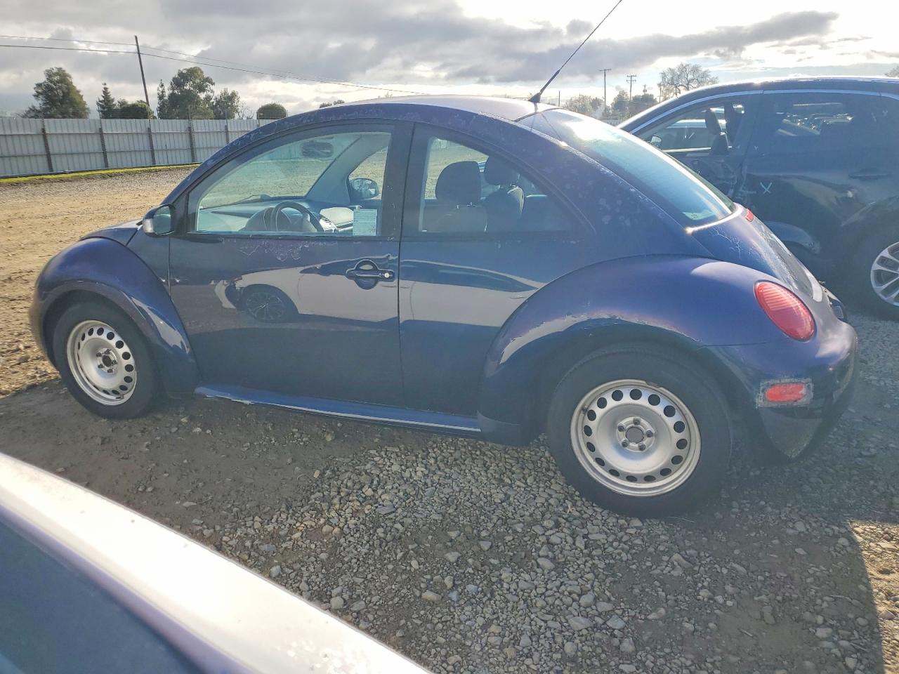 2004 VOLKSWAGEN NEW BEETLE GL photo 2