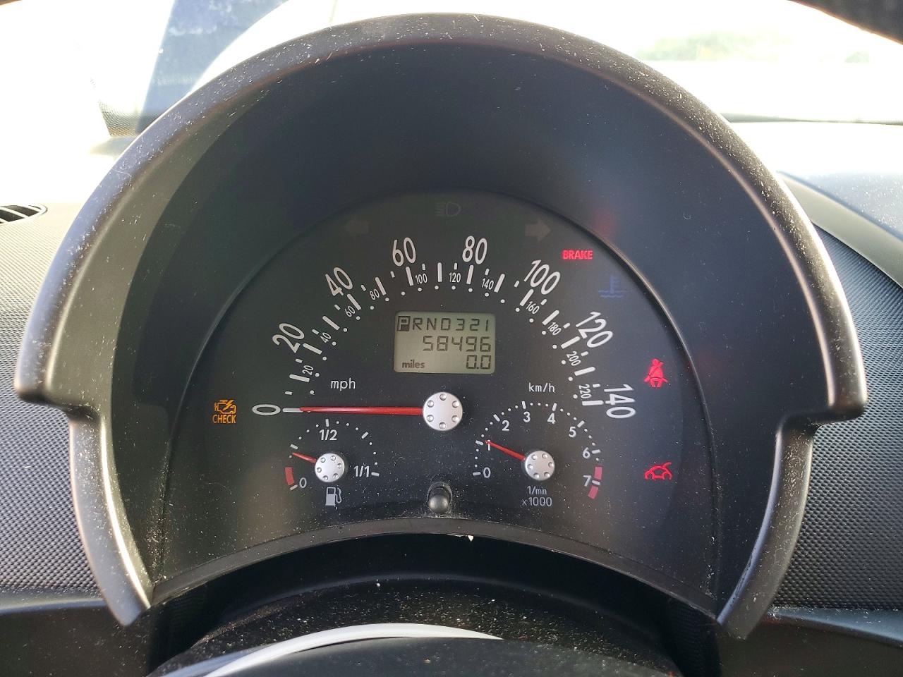 2004 VOLKSWAGEN NEW BEETLE GL photo 9