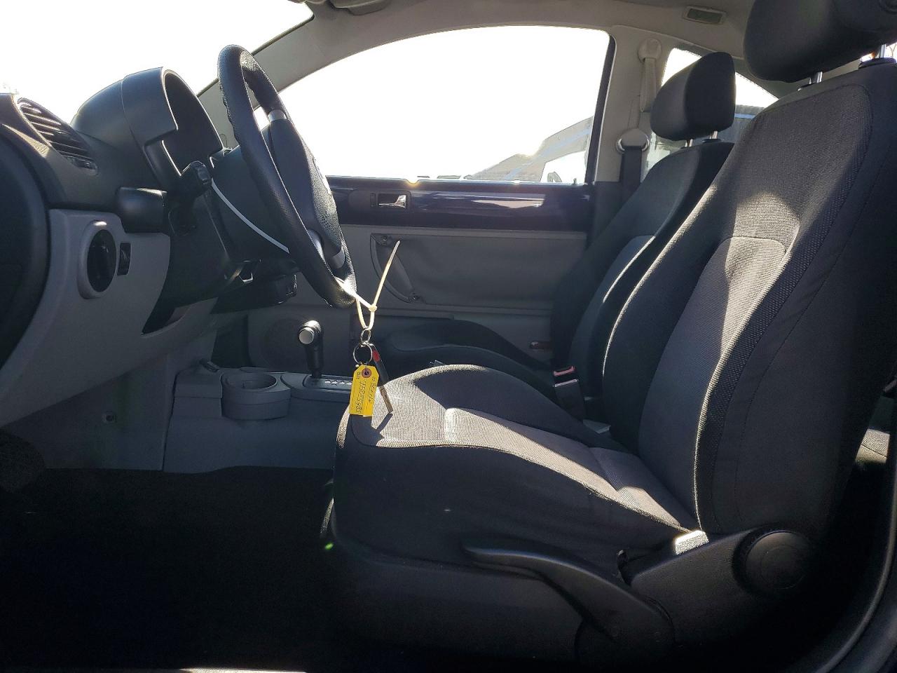 2004 VOLKSWAGEN NEW BEETLE GL photo 7