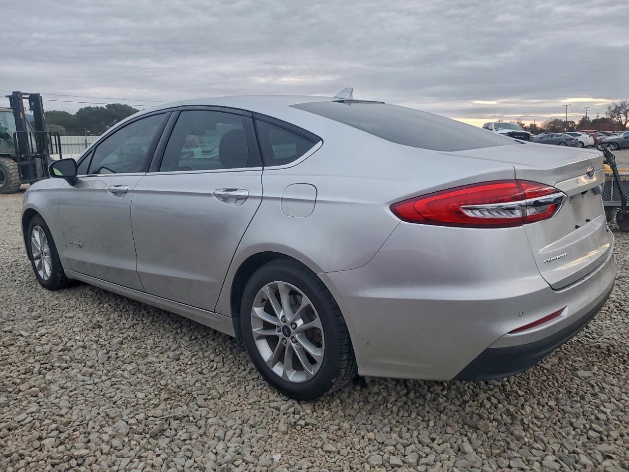 2019 FORD FUSION SE photo 2