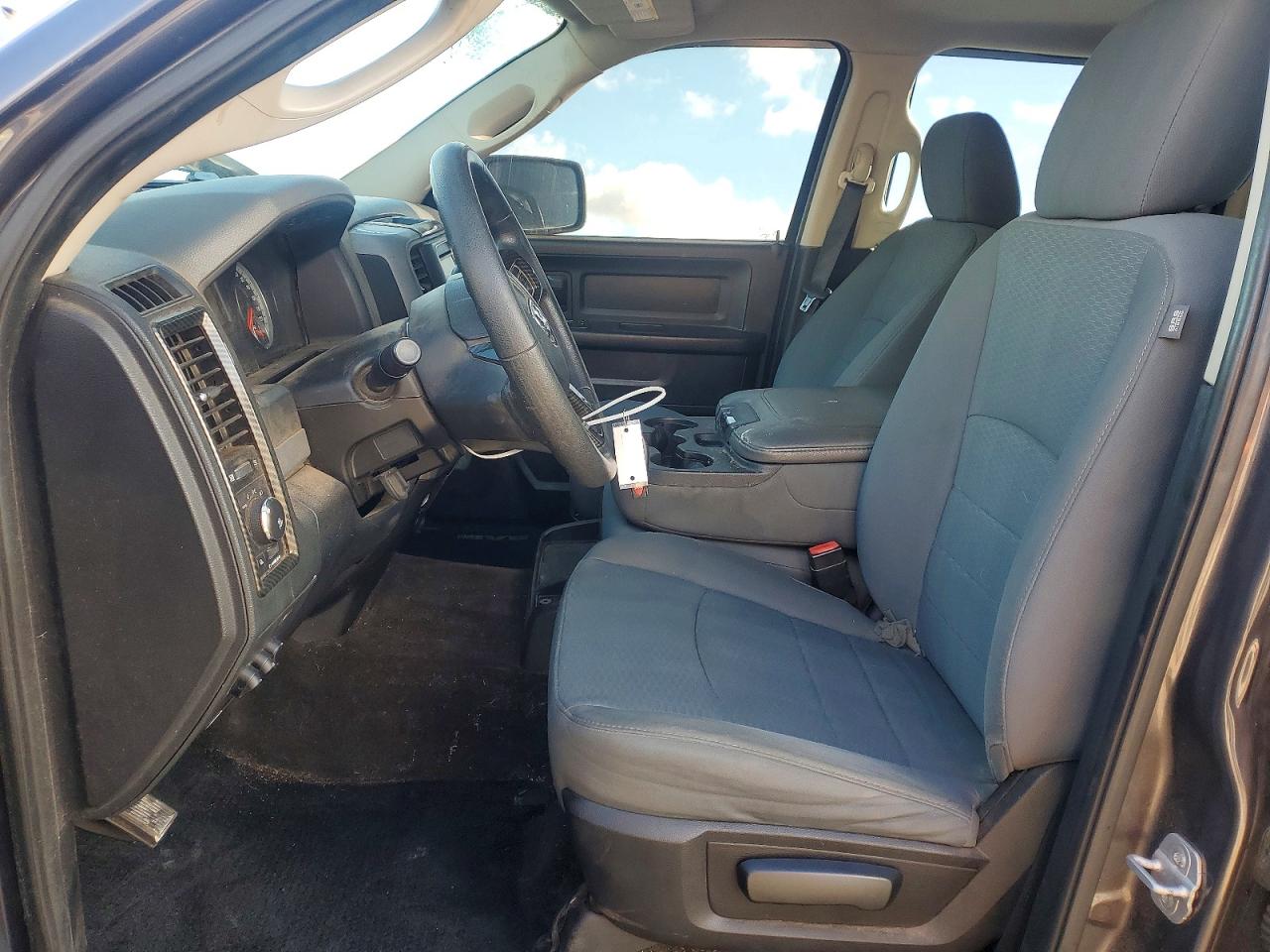 2014 RAM 1500 ST photo 7
