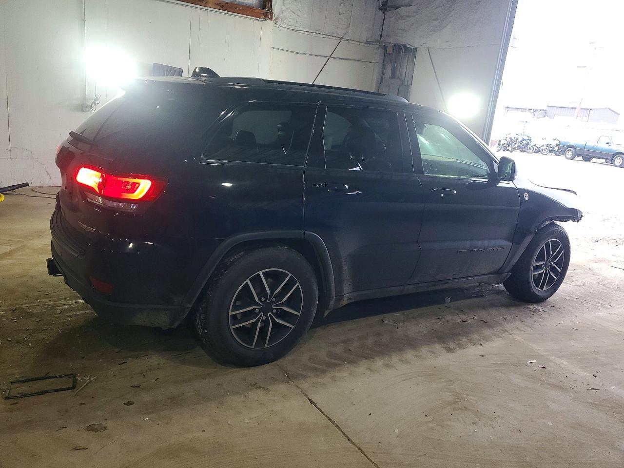 2020 JEEP GRAND CHEROKEE TRAILHAWK photo 3
