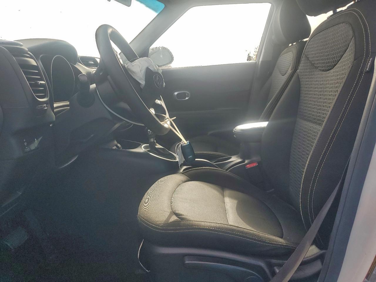 2016 KIA SOUL + photo 7