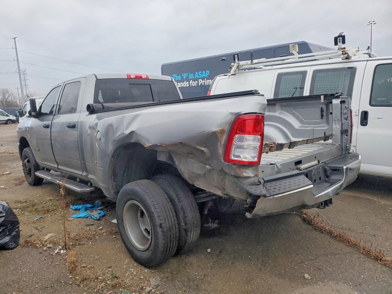 2022 RAM 3500 TRADESMAN photo 2