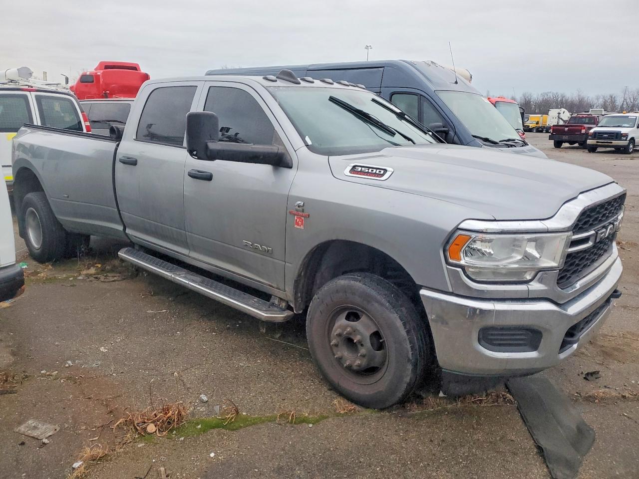 2022 RAM 3500 TRADESMAN photo 4
