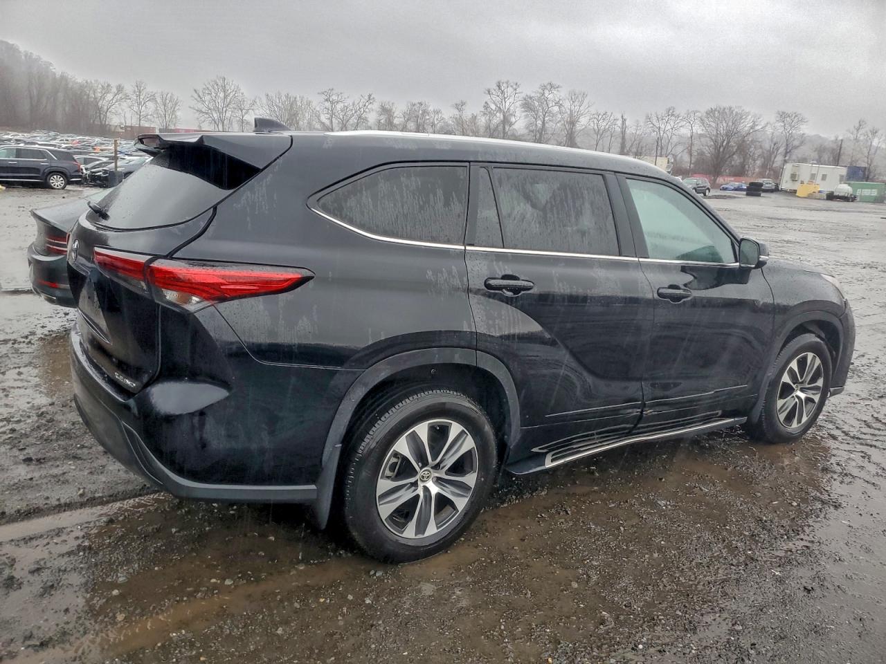 2023 TOYOTA HIGHLANDER L photo 3