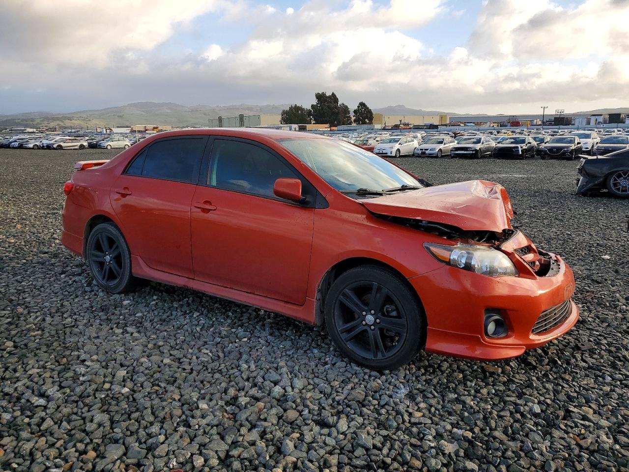 2013 TOYOTA COROLLA BASE photo 4