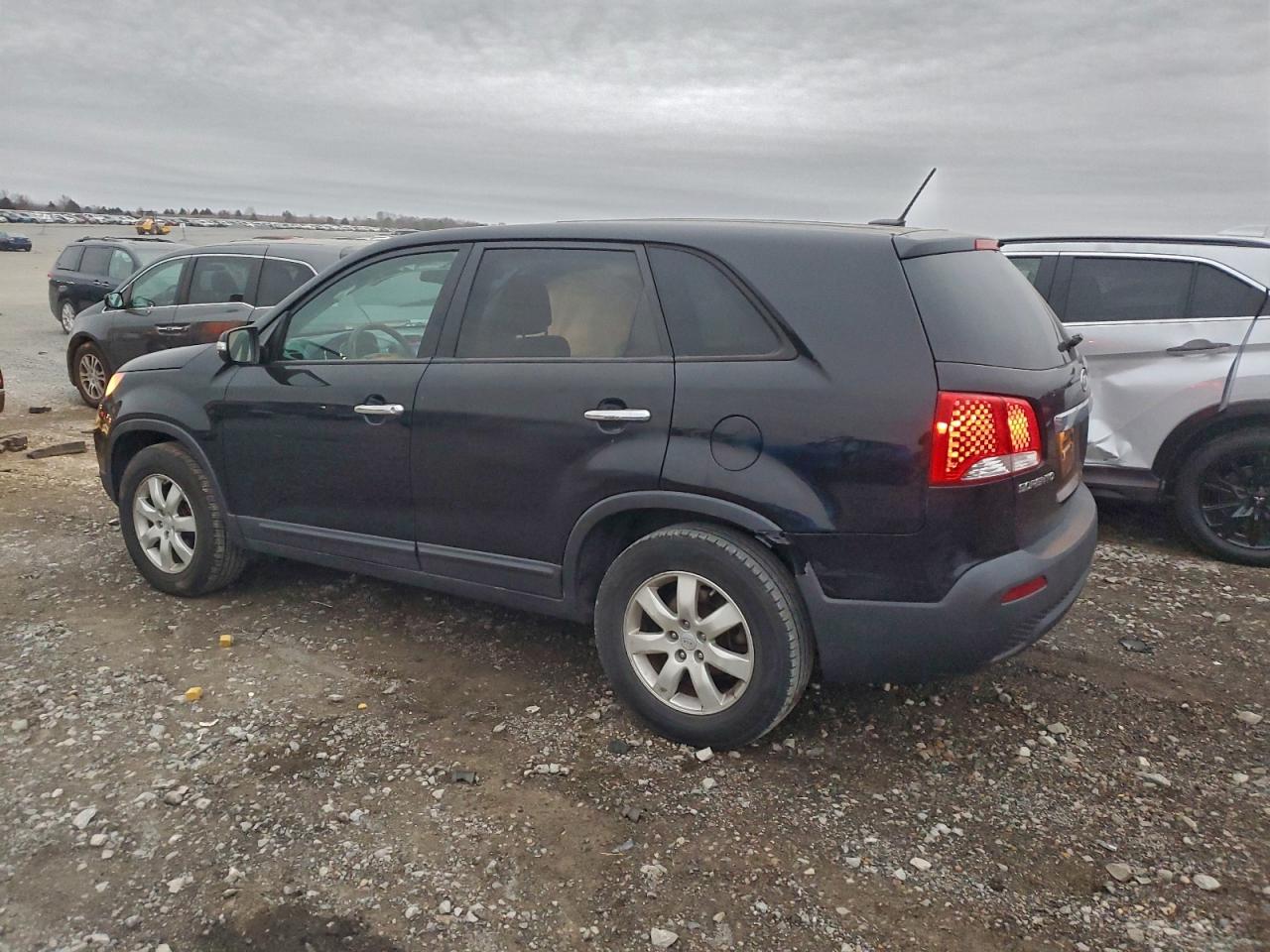 2011 KIA SORENTO BASE photo 2