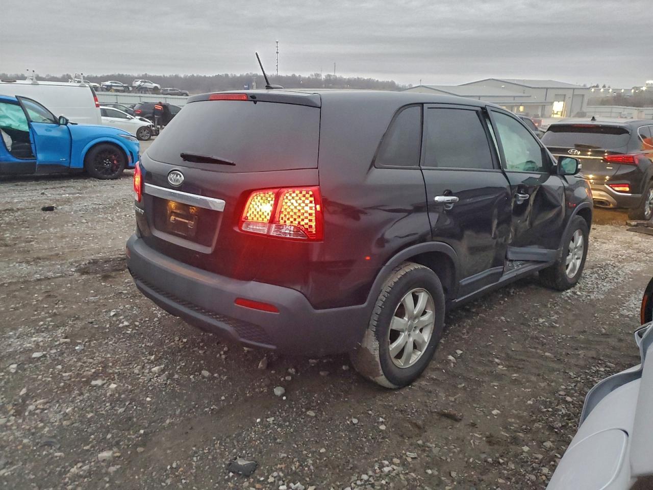 2011 KIA SORENTO BASE photo 3