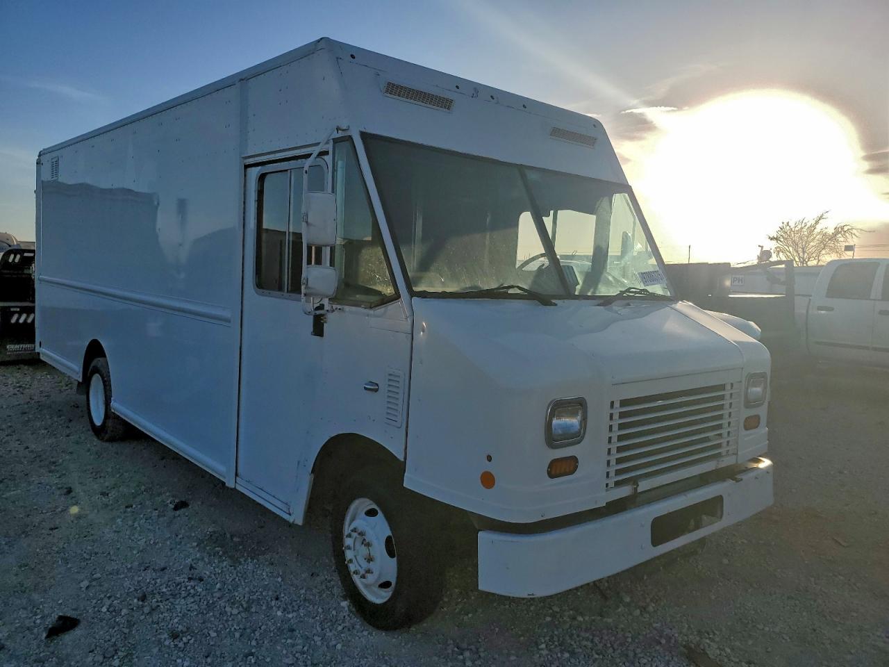 2015 FORD F59 photo 4