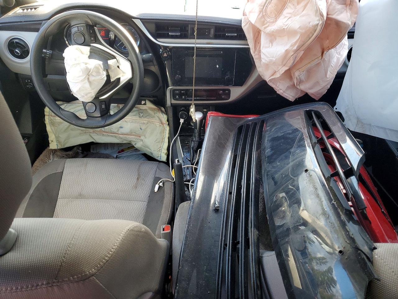2019 TOYOTA COROLLA L photo 8