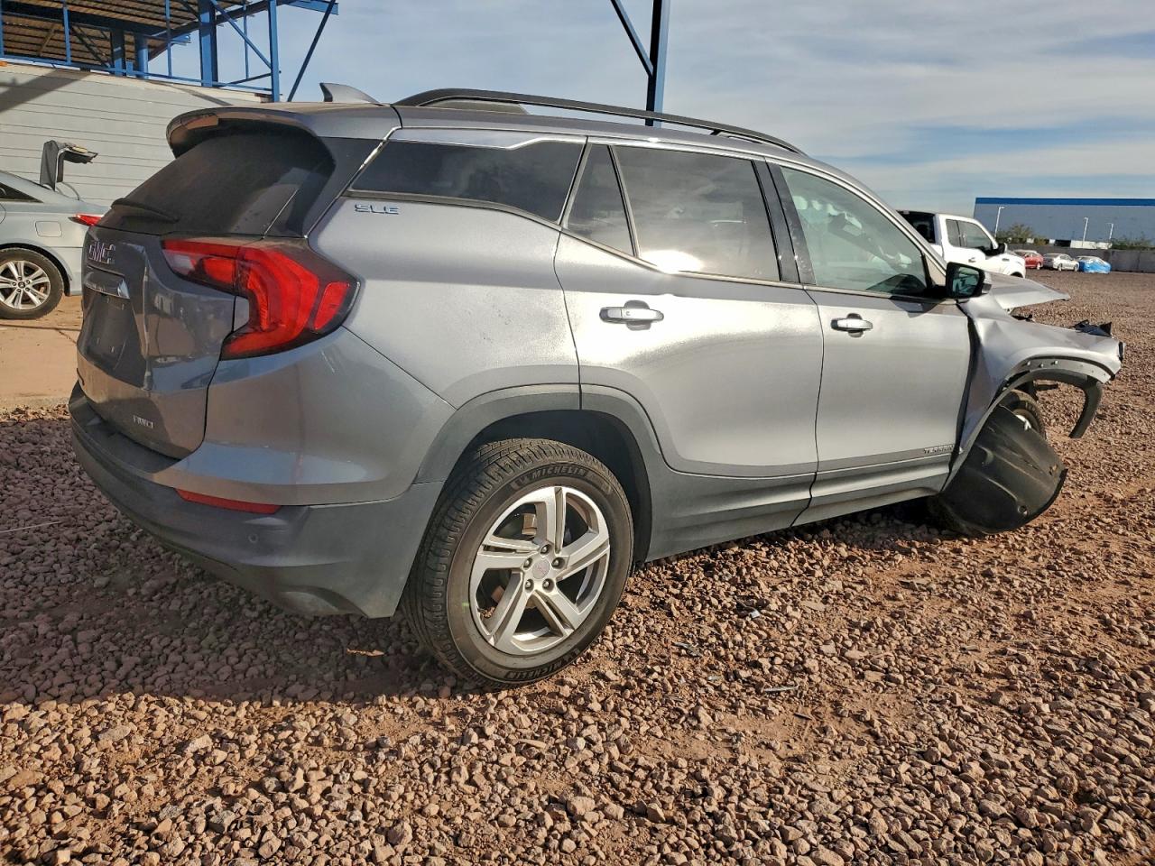 2018 GMC TERRAIN SLE photo 3