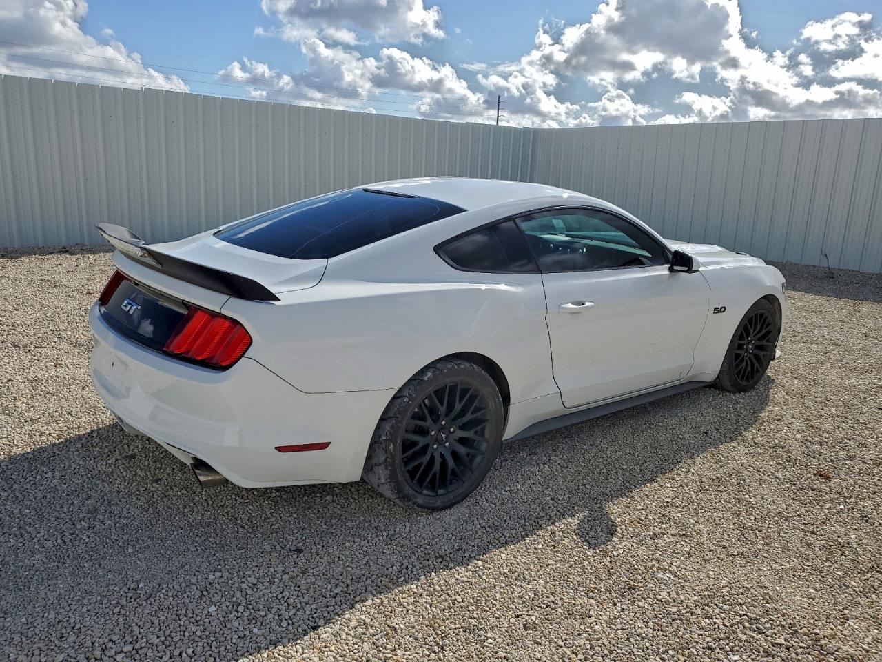 2017 FORD MUSTANG GT photo 3