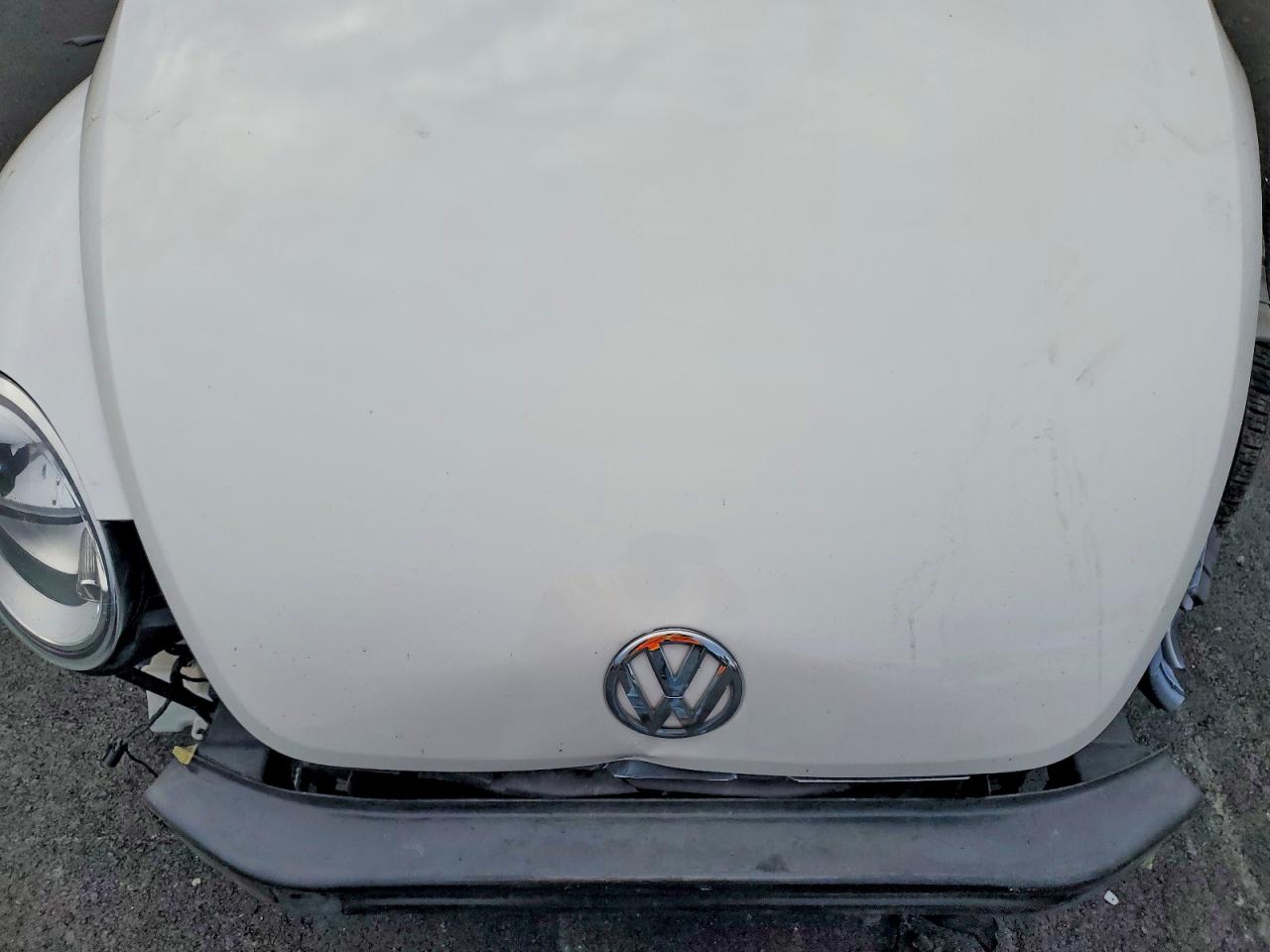 2014 VOLKSWAGEN BEETLE photo 11