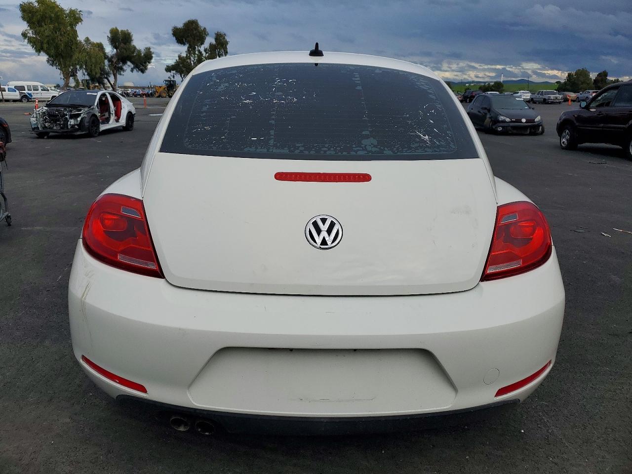 2014 VOLKSWAGEN BEETLE photo 6