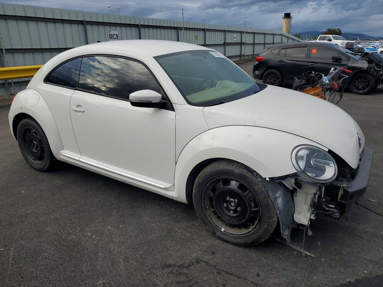 2014 VOLKSWAGEN BEETLE photo 4