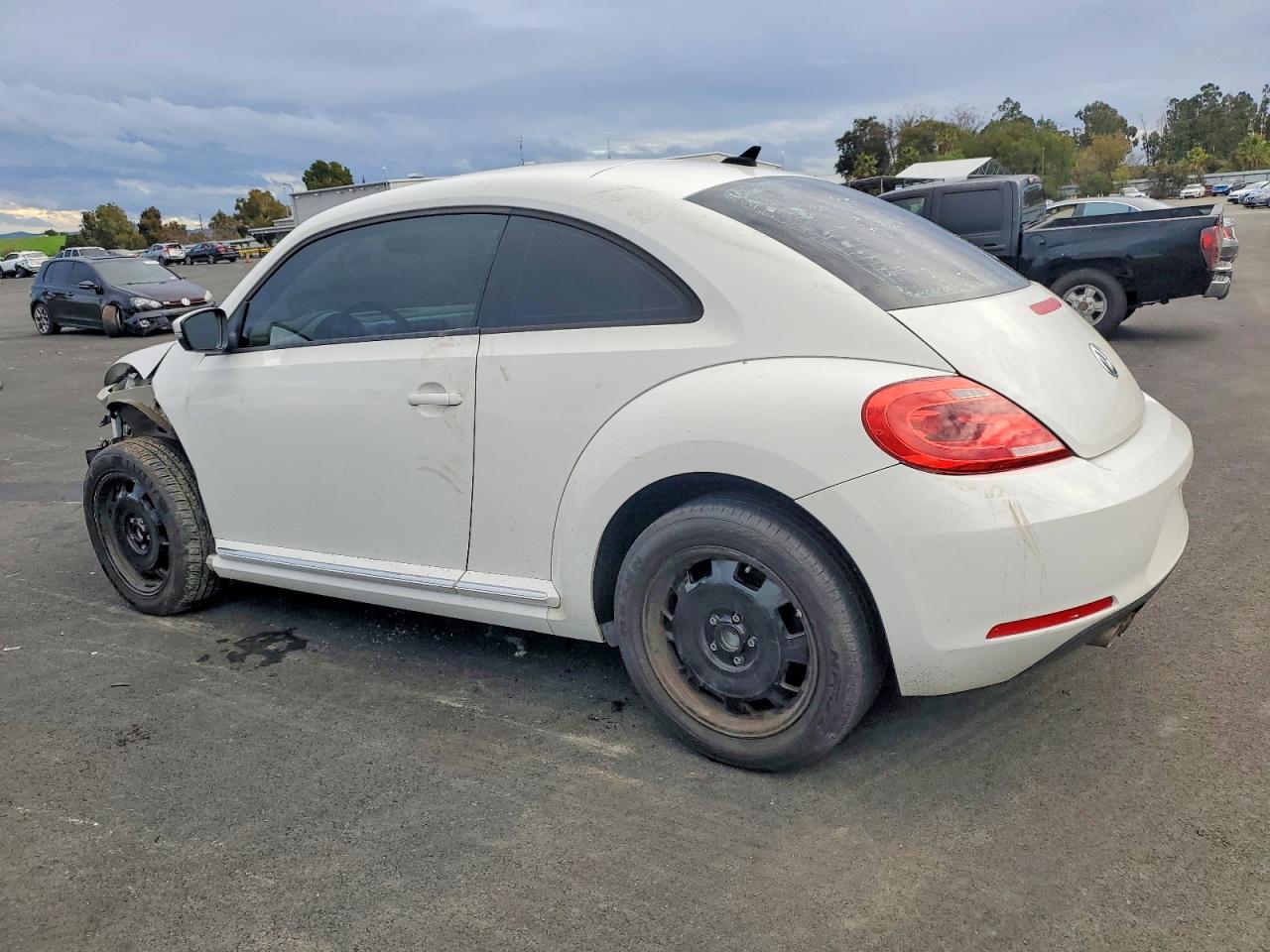 2014 VOLKSWAGEN BEETLE photo 2