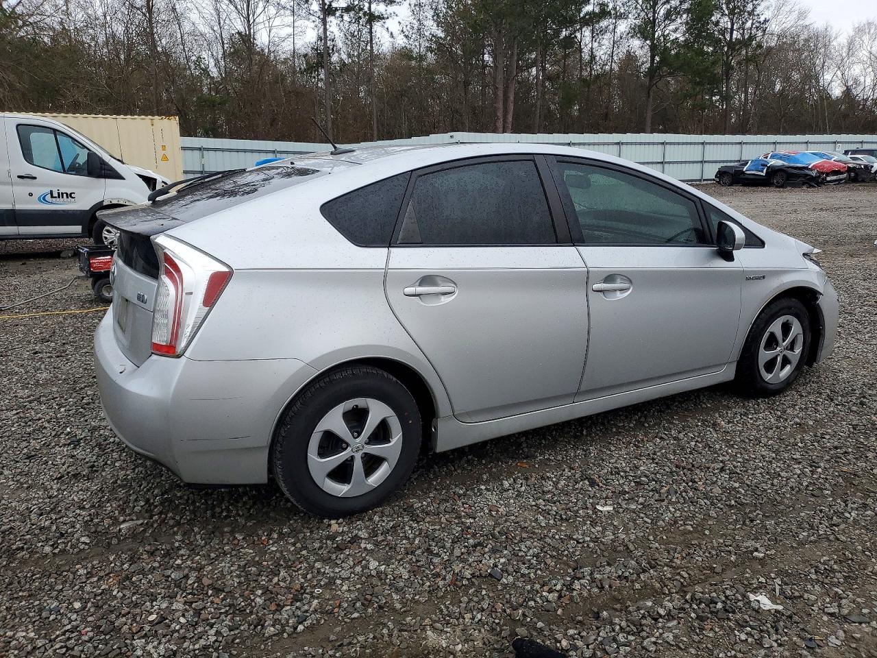 2014 TOYOTA PRIUS photo 3