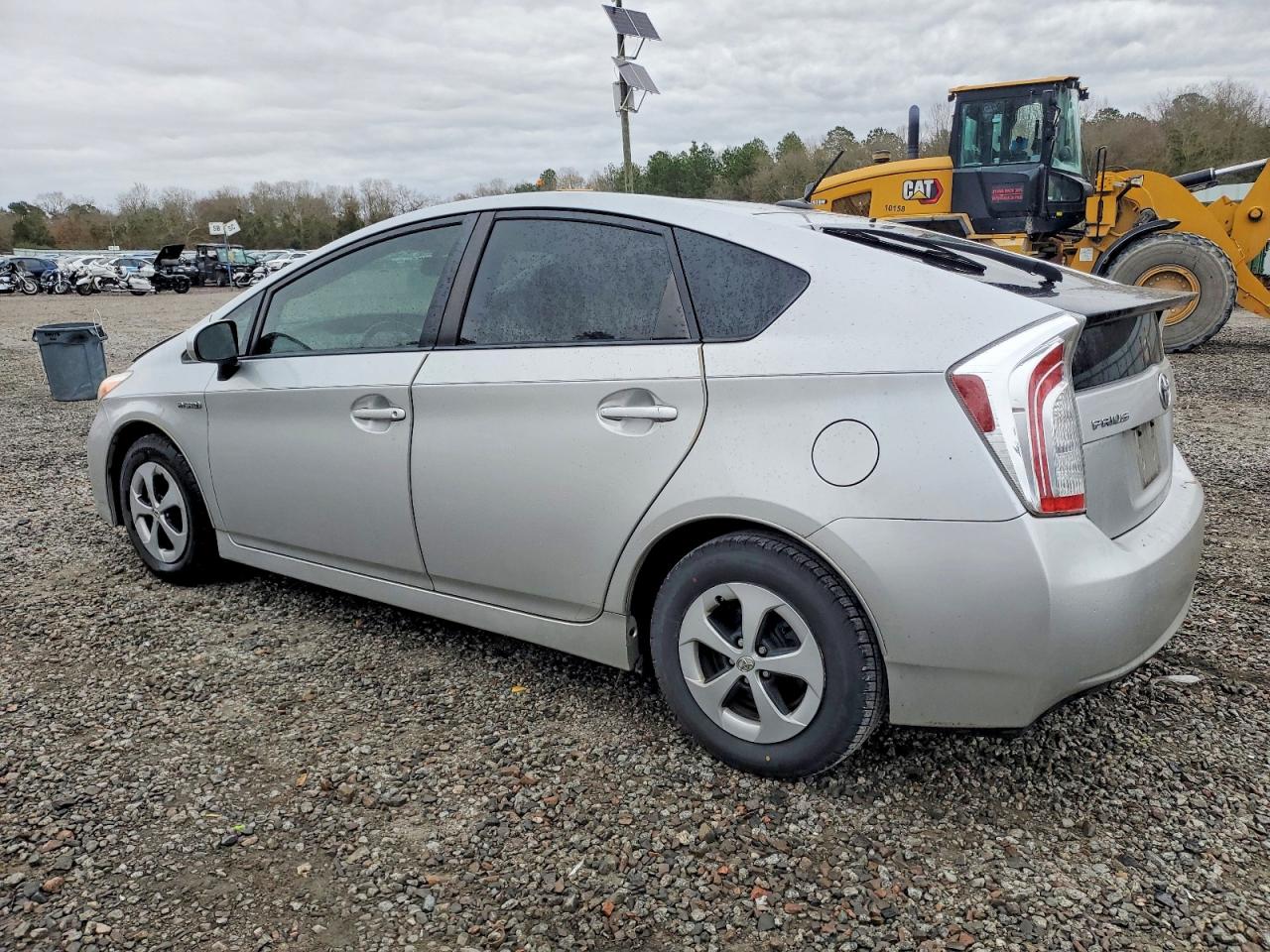 2014 TOYOTA PRIUS photo 2