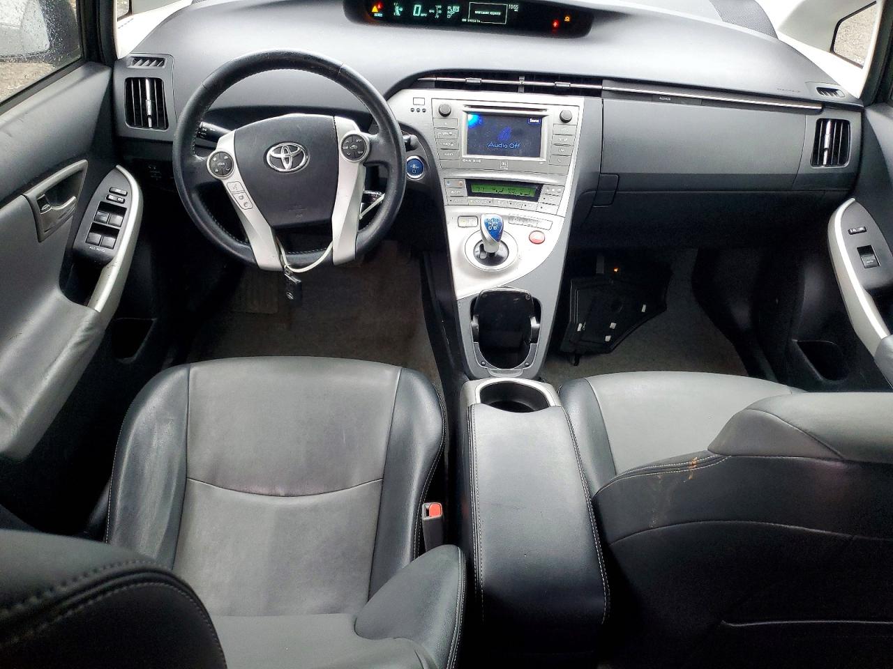 2014 TOYOTA PRIUS photo 8