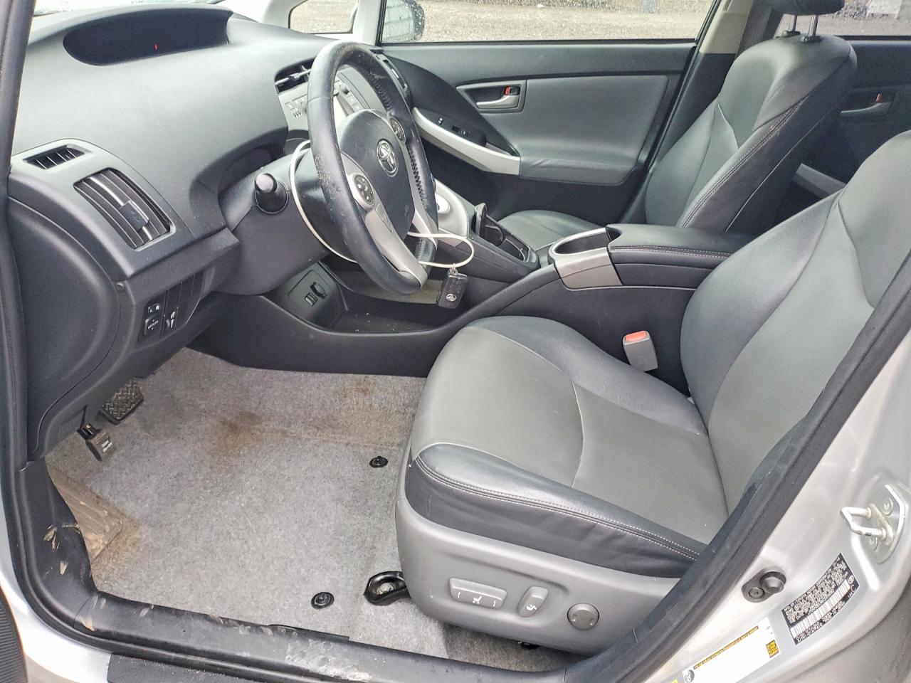 2014 TOYOTA PRIUS photo 7
