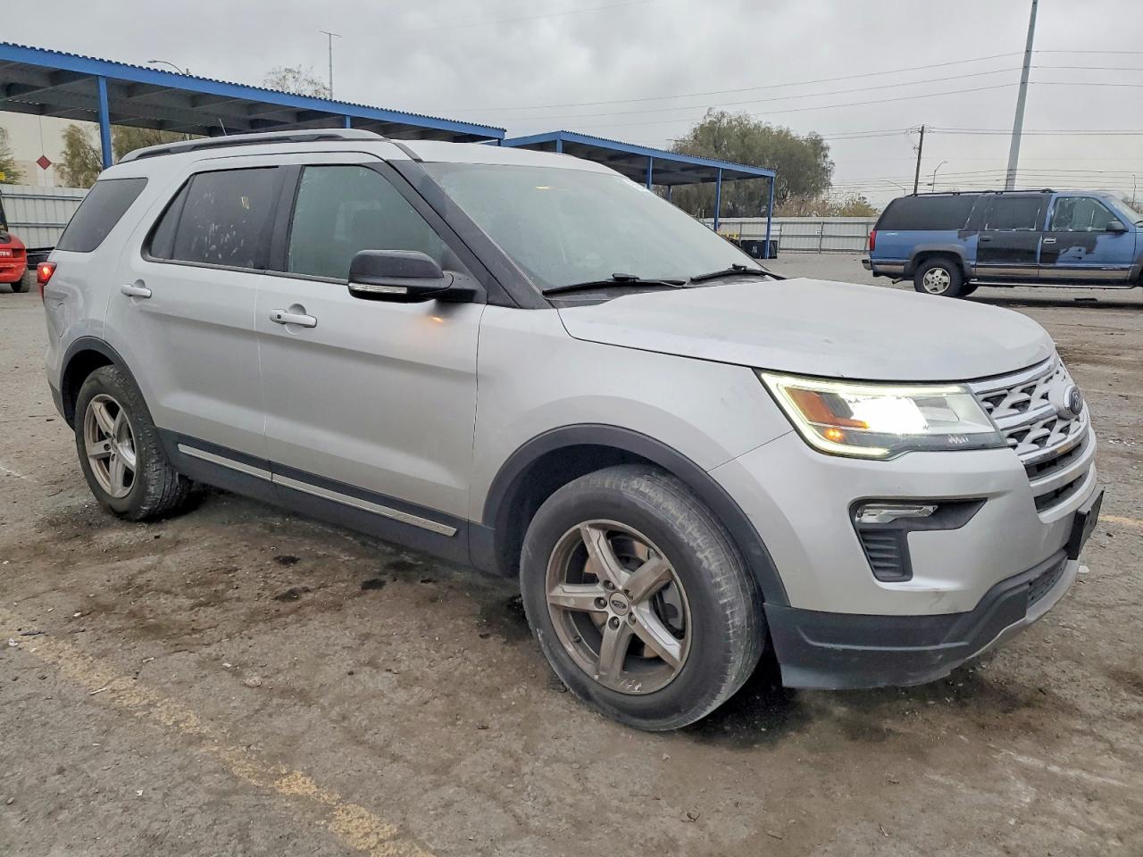 2018 FORD EXPLORER XLT photo 4