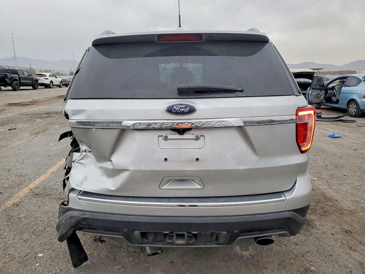 2018 FORD EXPLORER XLT photo 6