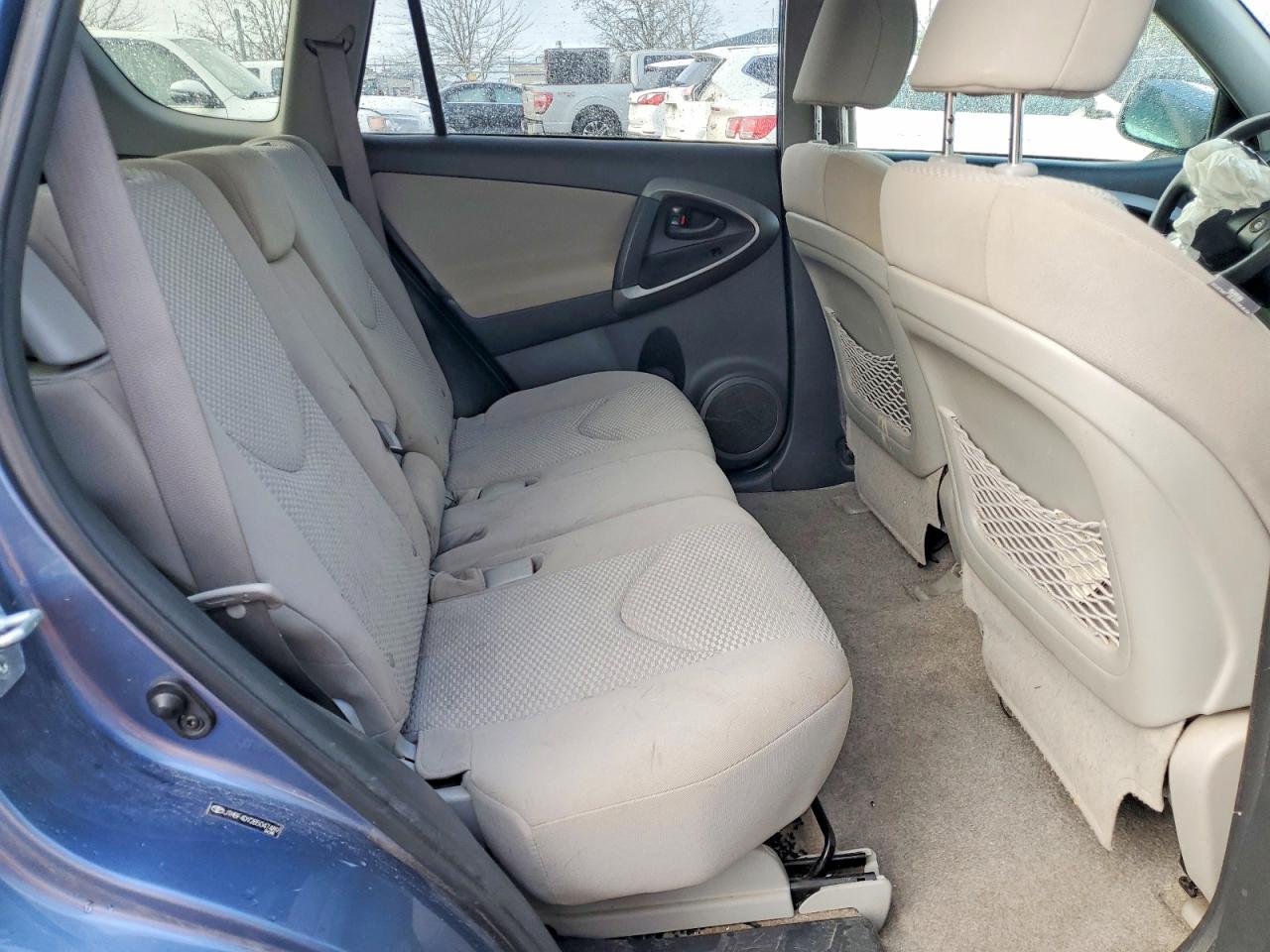 2011 TOYOTA RAV4 photo 11