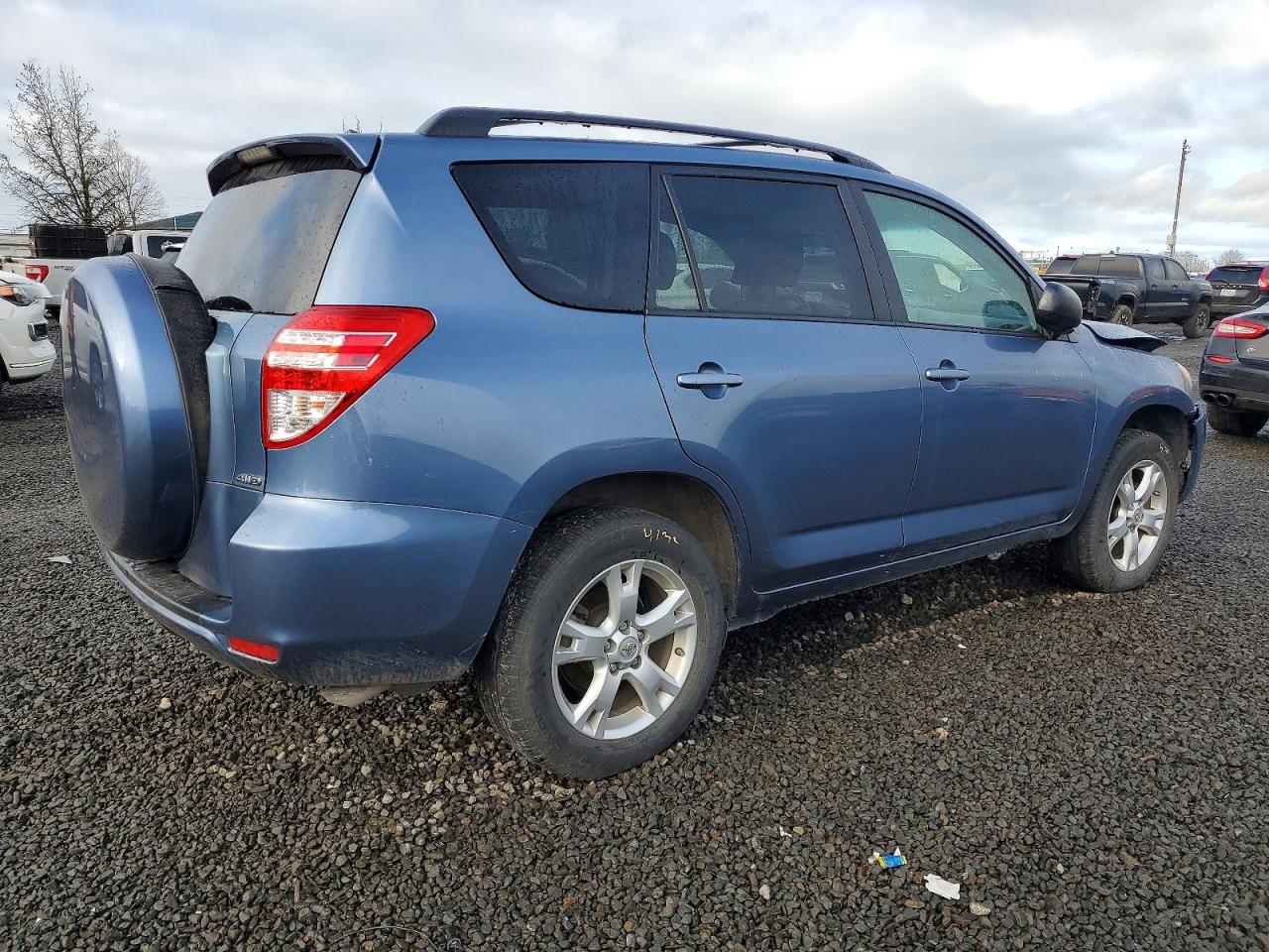 2011 TOYOTA RAV4 photo 3