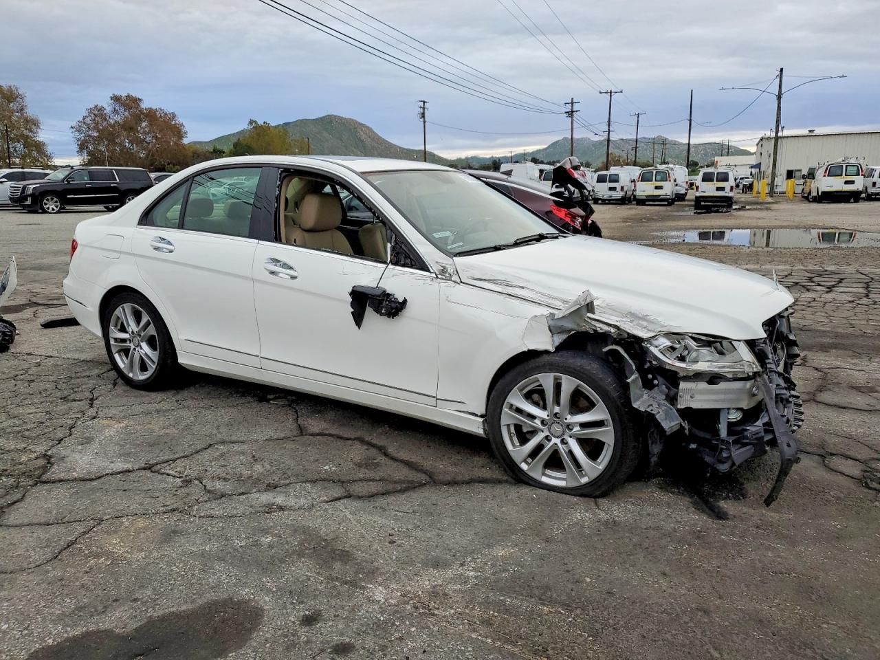 2013 MERCEDES-BENZ C 250 photo 4