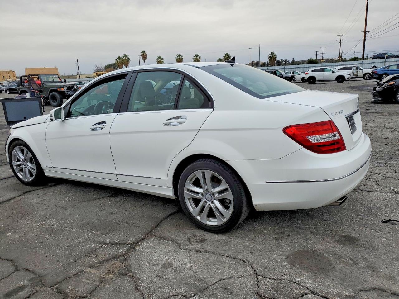 2013 MERCEDES-BENZ C 250 photo 2