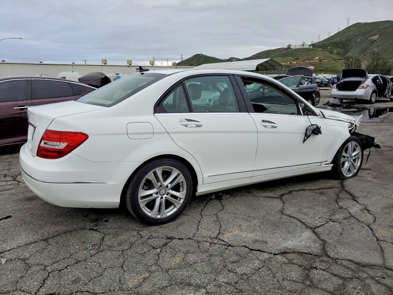 2013 MERCEDES-BENZ C 250 photo 3