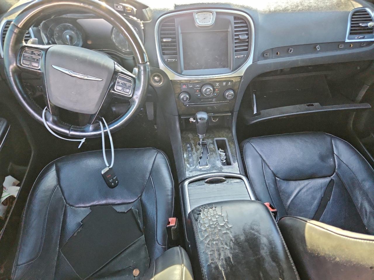 2013 CHRYSLER 300C photo 8