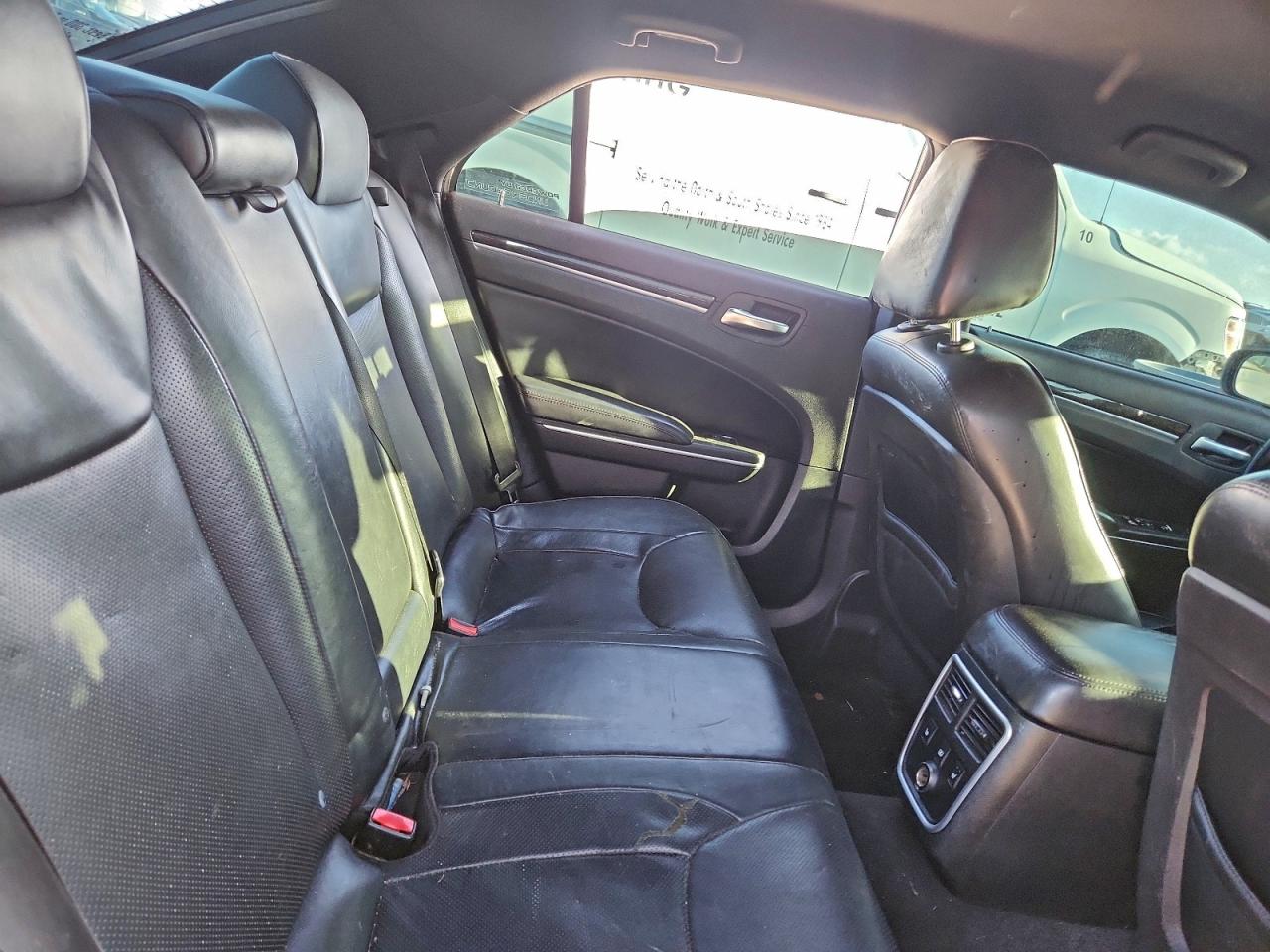 2013 CHRYSLER 300C photo 10